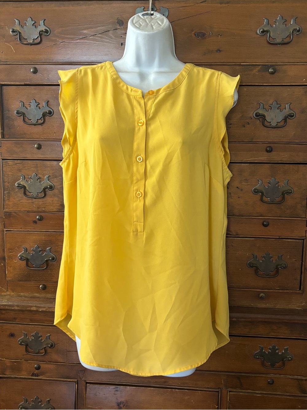 Woman's Flutter Cap Sleeves Half Button Front Size L New York & Company